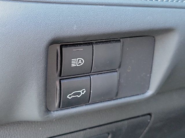 Used 2022 Toyota Highlander XLE AWD/4WD image 11