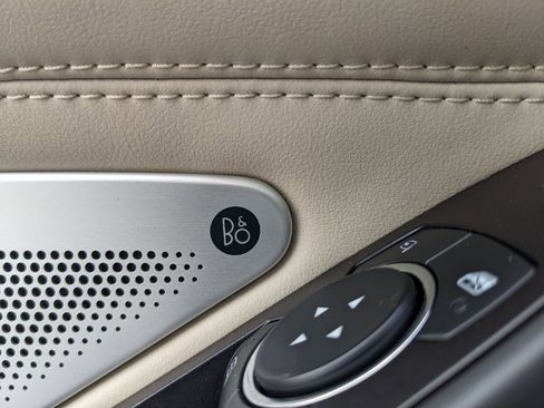 Used 2020 Ford Explorer Platinum w/ Premium Technology Package image 35