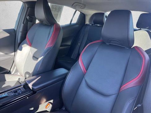 Certified 2025 Toyota Prius Plug-In Hybrid image 16