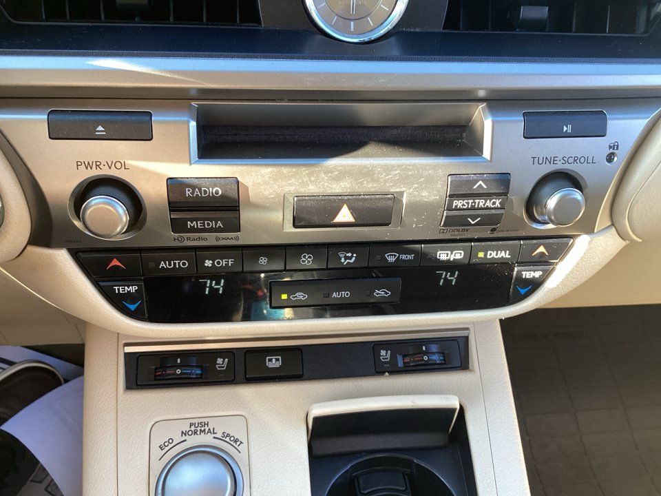 Used 2014 Lexus ES 350 w/ Luxury Package FWD image 22