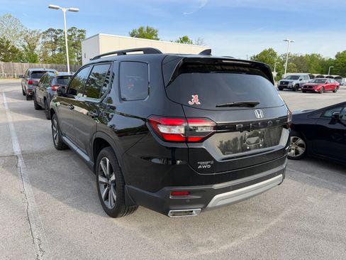 Used 2025 Honda Pilot Elite image 3