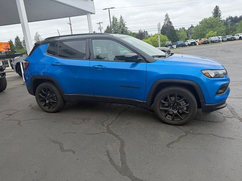Used 2023 Jeep Compass Latitude AWD/4WD image 4