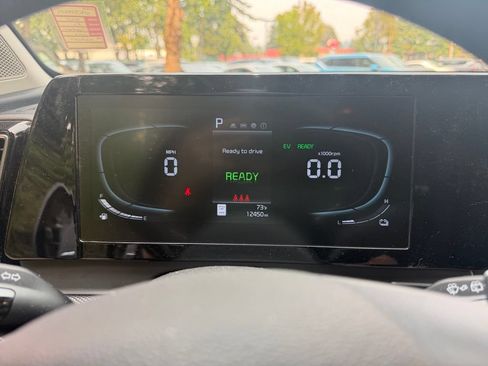 Used 2025 Kia Sportage LX FWD image 18