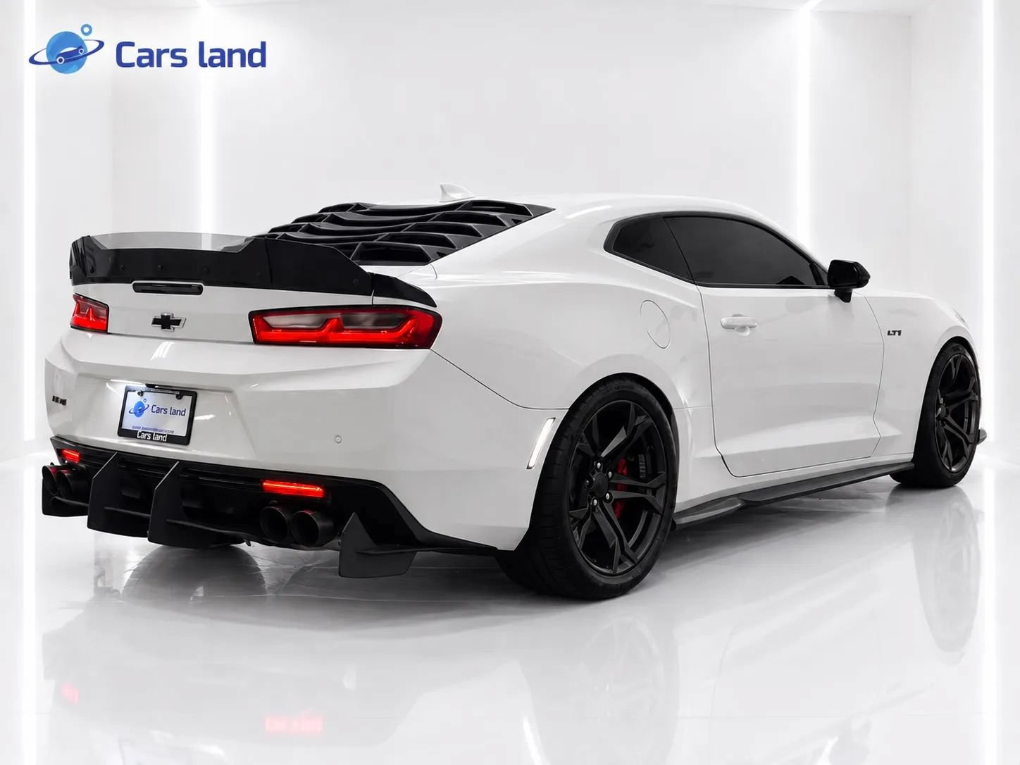 Used 2018 Chevrolet Camaro SS RWD image 3