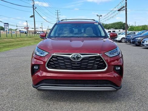 Used 2023 Toyota Highlander Platinum AWD/4WD image 2