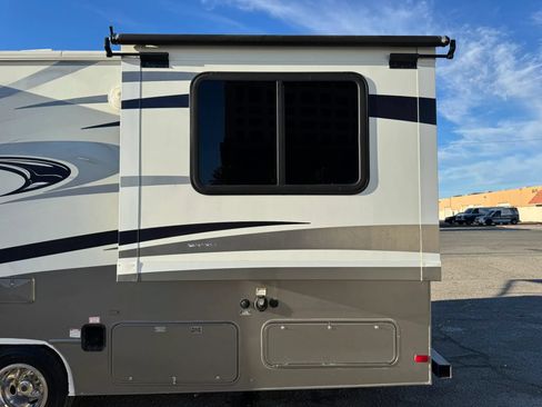 Used 2015 Ford E-450 and Econoline 450 Super Duty w/ Motorhome Prep Package RWD image 10