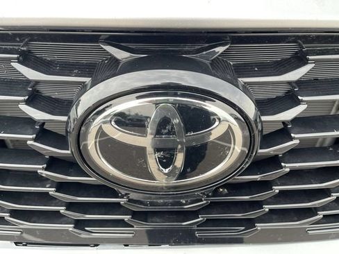 Used 2023 Toyota Highlander XSE AWD/4WD image 4