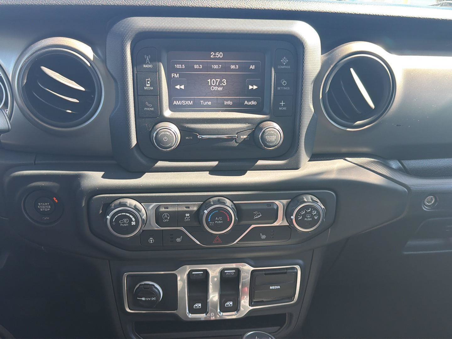 Used 2018 Jeep Wrangler Sport AWD/4WD image 12
