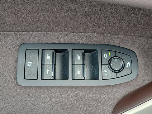 Used 2024 BMW iX xDrive50 w/ Sport Package AWD/4WD image 22