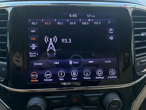 Used 2021 Jeep Grand Cherokee Limited w/ Trailer Tow Group IV image 31