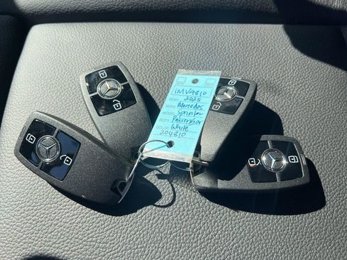 Used 2025 Mercedes-Benz Sprinter 2500 image 31