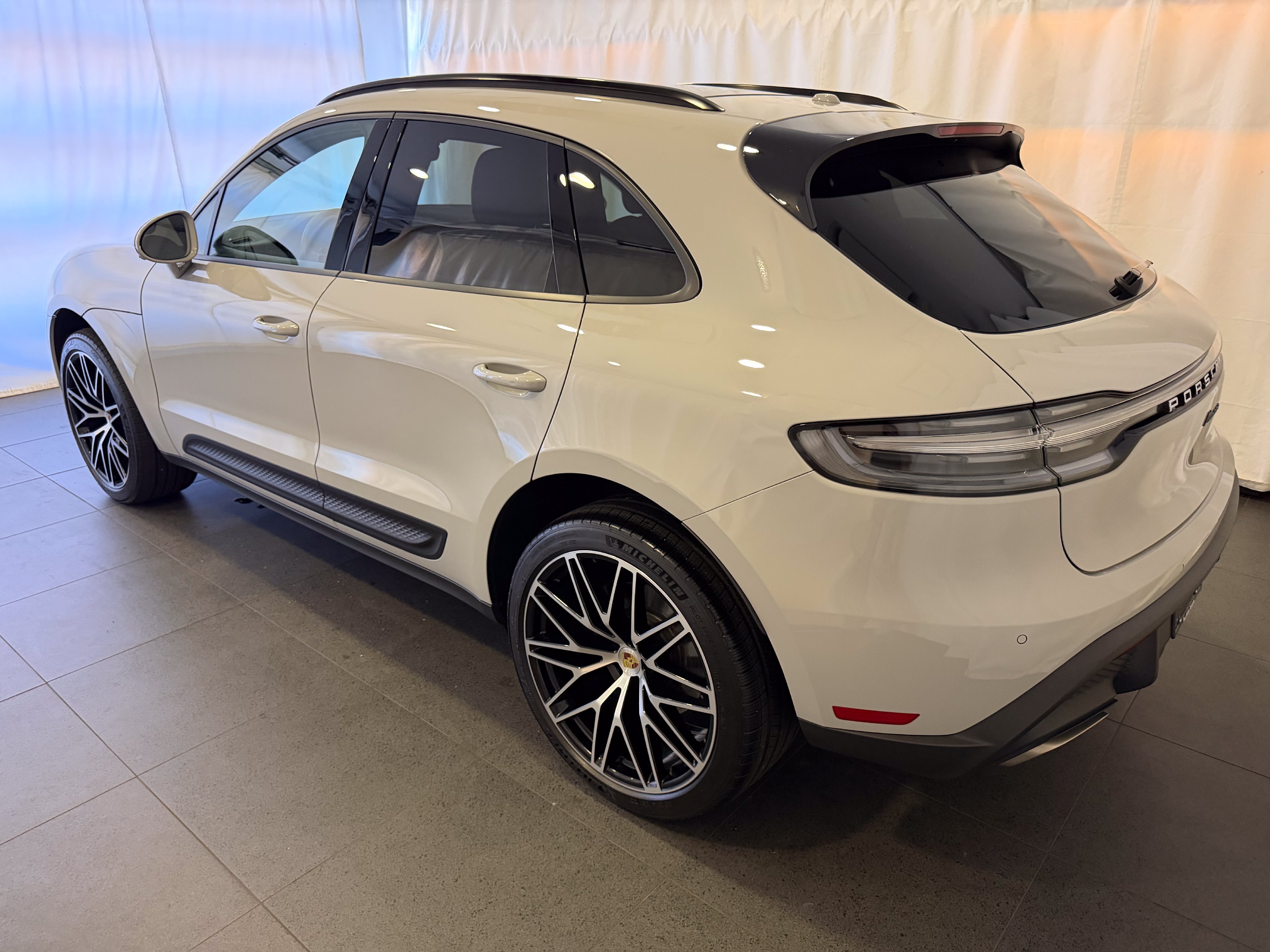 Certified 2026 Porsche Macan AWD/4WD image 3
