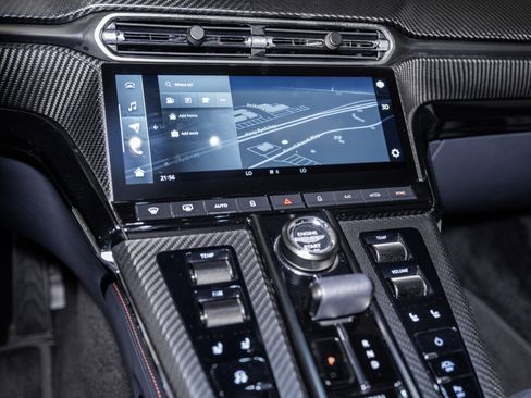 Used 2025 Aston Martin V8 Vantage Coupe image 23