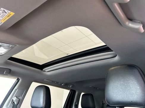 Used 2017 Toyota Highlander XLE AWD/4WD image 13