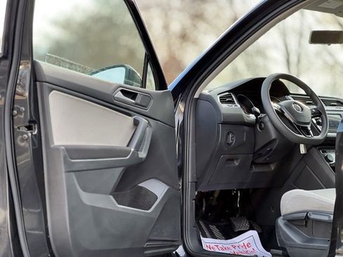 Used 2020 Volkswagen Tiguan S image 9