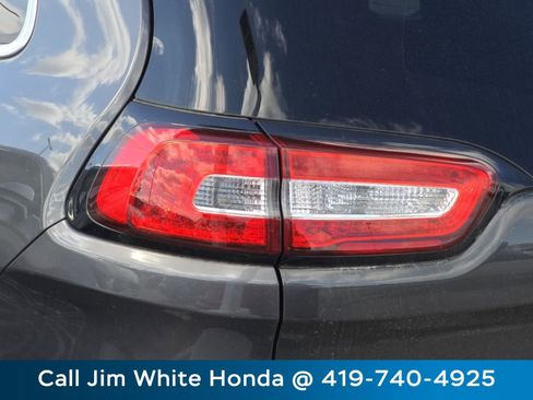 Used 2016 Jeep Cherokee Latitude AWD/4WD image 15