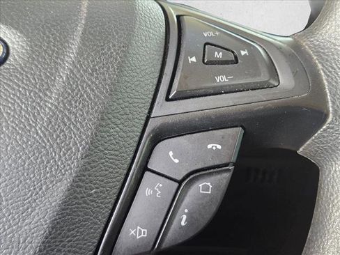 Used 2020 Ford Edge SE image 13