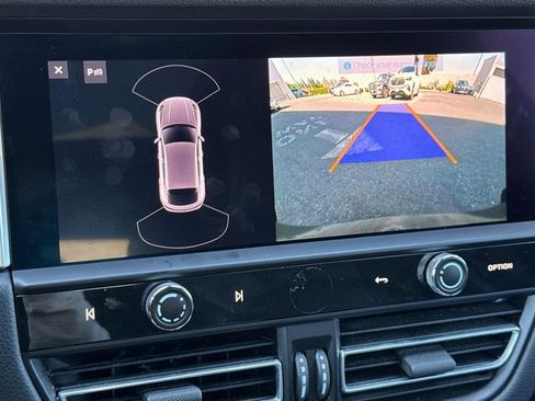 Used 2024 Porsche Macan image 25