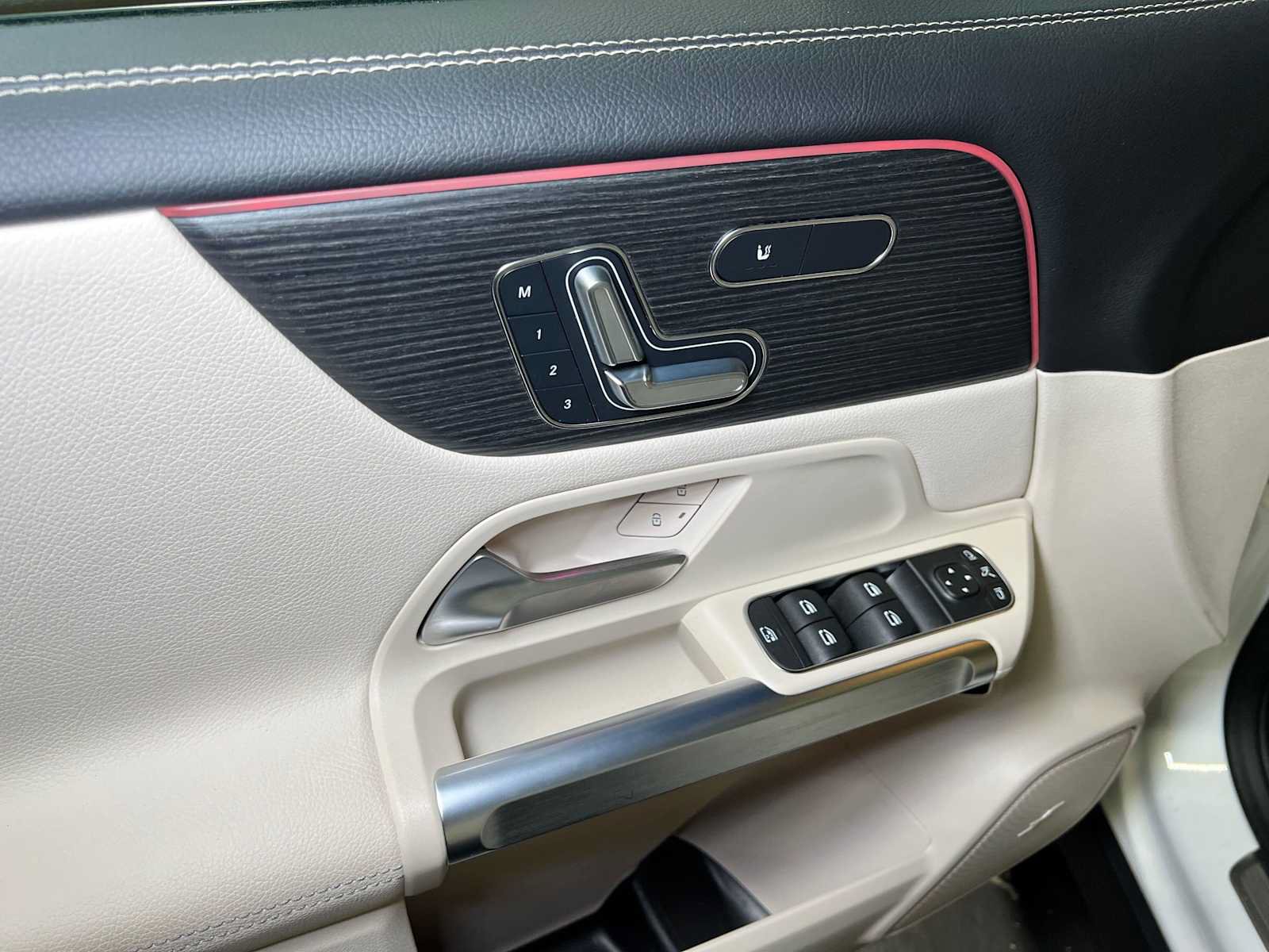 Certified 2026 Mercedes-Benz GLB 250 4MATIC image 22