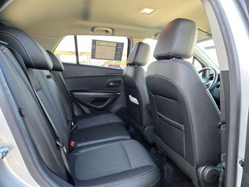 Certified 2022 Chevrolet Trax LT w/ LT Convenience Package image 27