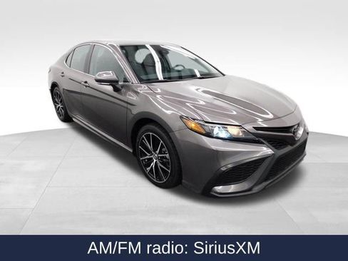 Used 2024 Toyota Camry SE image 2