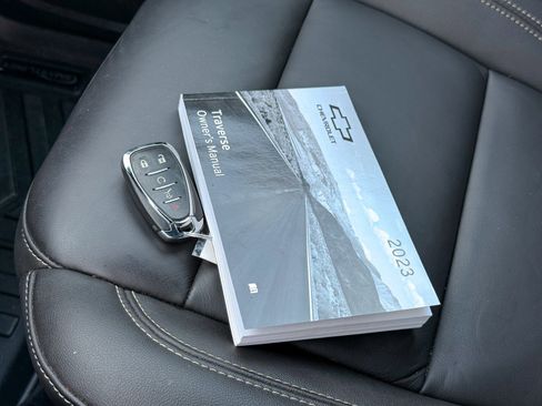 Used 2023 Chevrolet Traverse LT image 38