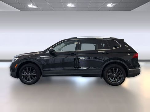 Certified 2024 Volkswagen Tiguan SE image 2