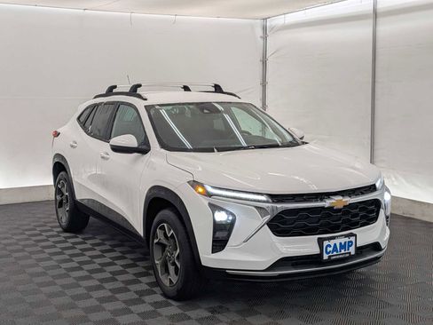 New 2025 Chevrolet Trax LT w/ Driver Confidence Package image 8