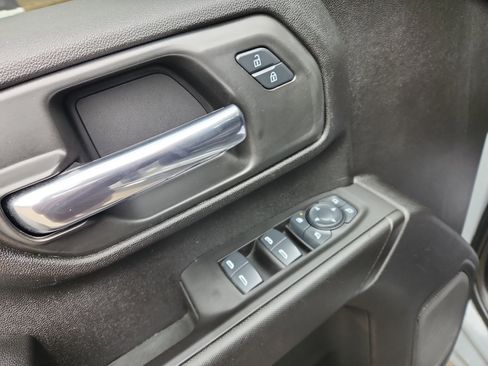 Used 2025 Chevrolet Silverado 2500 Custom w/ Custom Value Package image 14