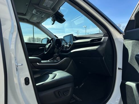 Used 2021 Toyota Highlander XLE image 37