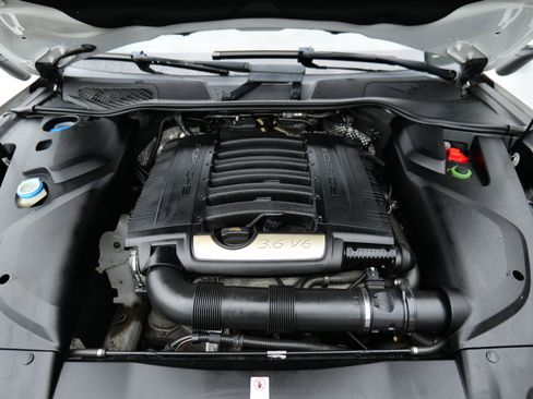 Used 2016 Porsche Cayenne image 52