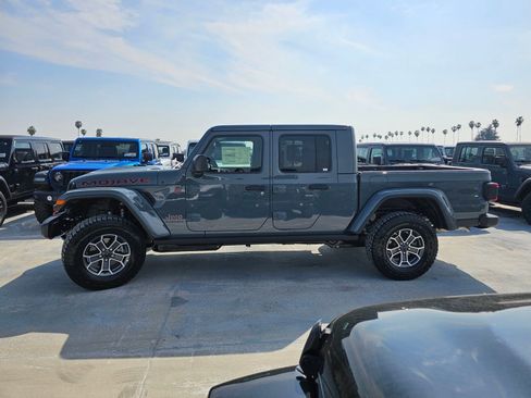New 2026 Jeep Gladiator Mojave image 4