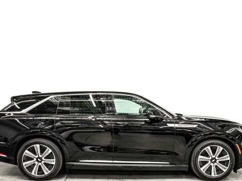 Used 2025 Cadillac Escalade IQ Luxury 1 AWD/4WD image 2