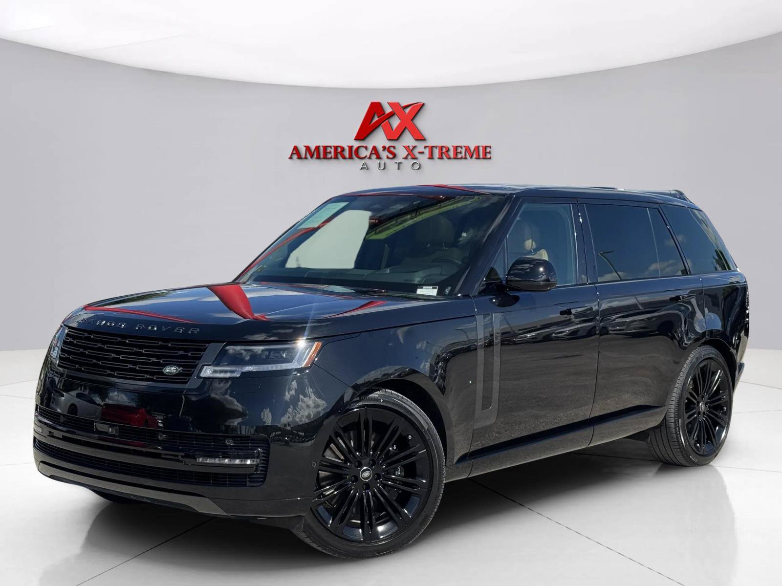 Used 2025 Land Rover Range Rover Long Wheelbase SE AWD/4WD image 1