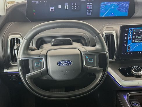Used 2025 Ford Expedition Platinum AWD/4WD image 18