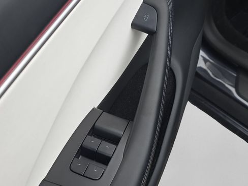 Used 2025 Tesla Model 3 Long Range RWD image 19