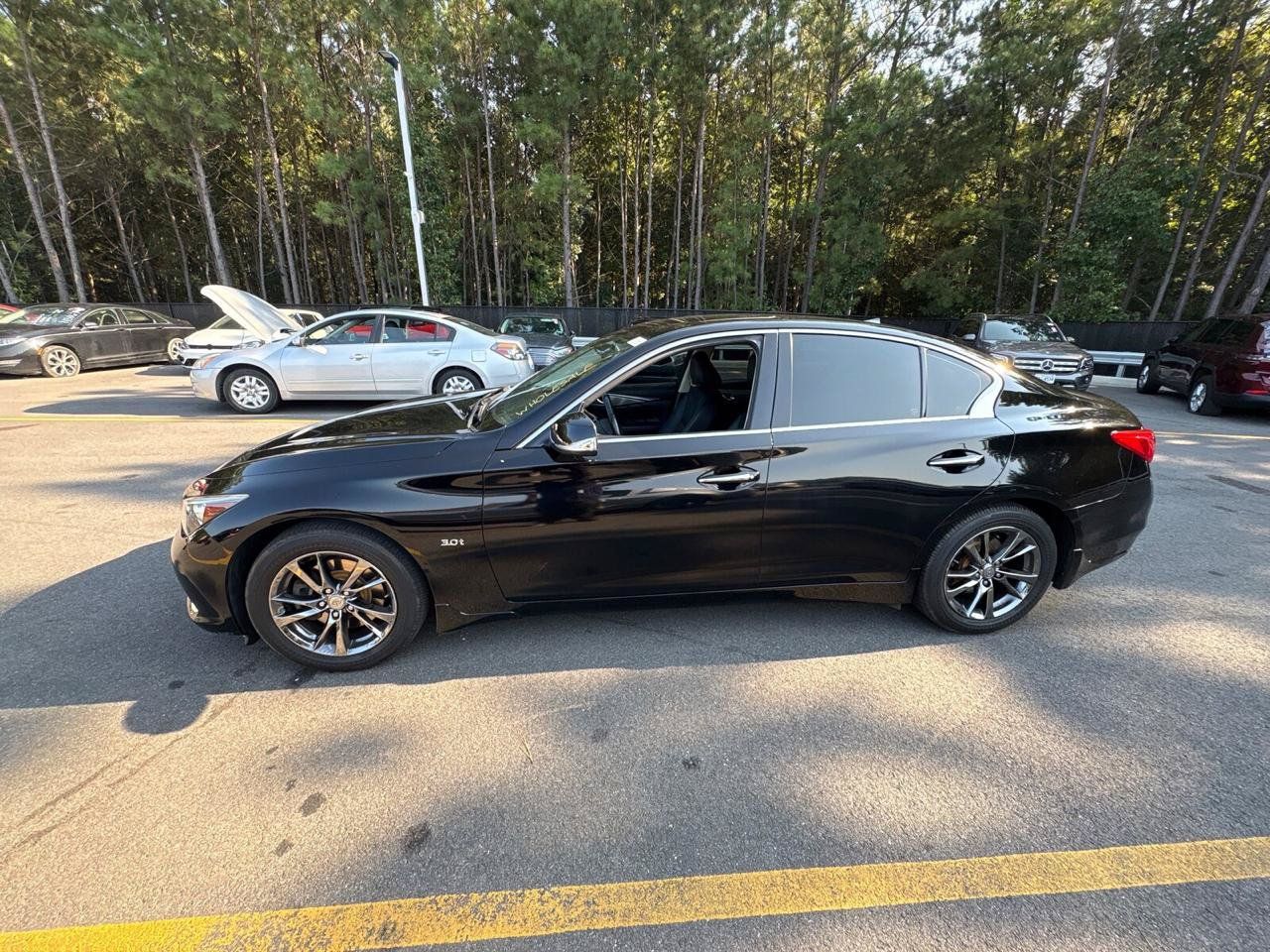 Used 2017 INFINITI Q50 Signature Edition w/ All Weather Package (L93) AWD/4WD image 2