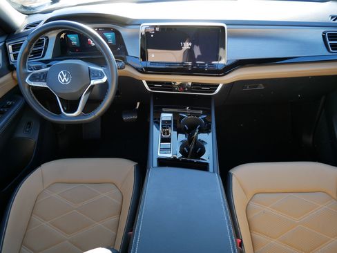 Certified 2025 Volkswagen Atlas Cross Sport SE w/ Panoramic Sunroof Package image 10