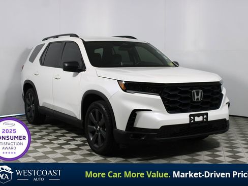 Used 2023 Honda Pilot Sport image 1
