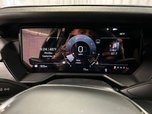 Used 2025 GMC Acadia Elevation image 16