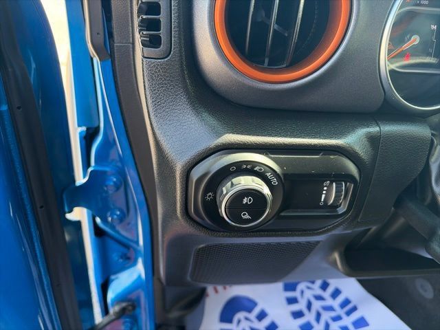 Used 2023 Jeep Gladiator Mojave w/ LED Lighting Group AWD/4WD image 19