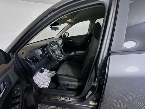 Used 2023 Nissan Rogue SV image 13
