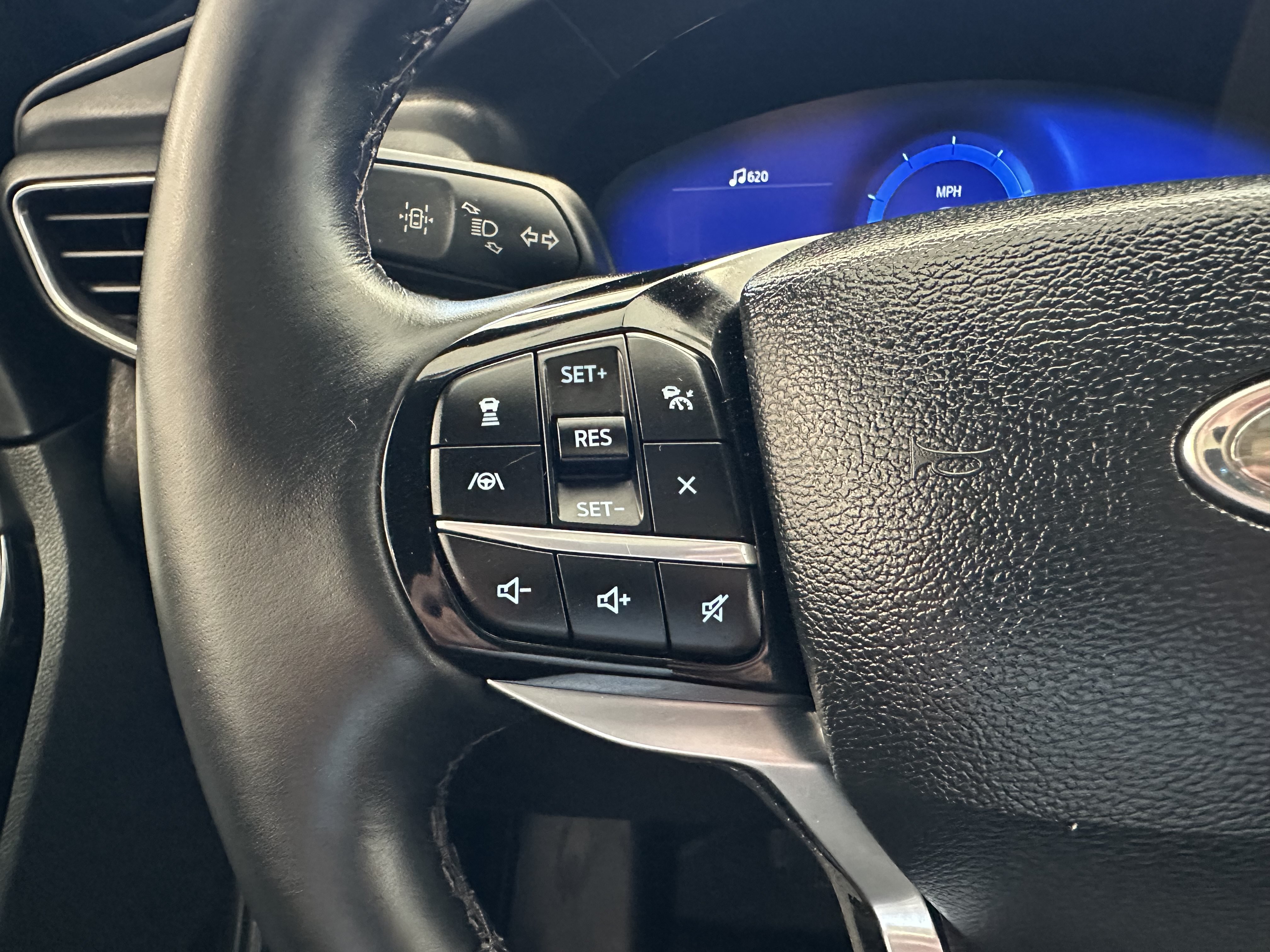 Used 2023 Ford Explorer Platinum w/ Technology Package AWD/4WD image 25