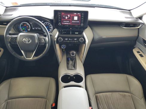 Used 2021 Toyota Venza XLE w/ Carpet Mat Package (TMS) image 24