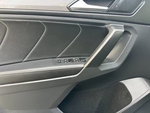 Used 2023 Volkswagen Tiguan SE image 11