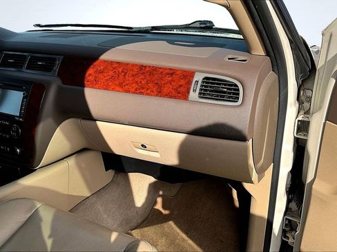 Used 2013 Chevrolet Avalanche LTZ image 17