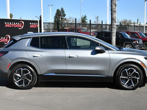 Used 2025 Chevrolet Equinox EV LT w/ Convenience Package image 9