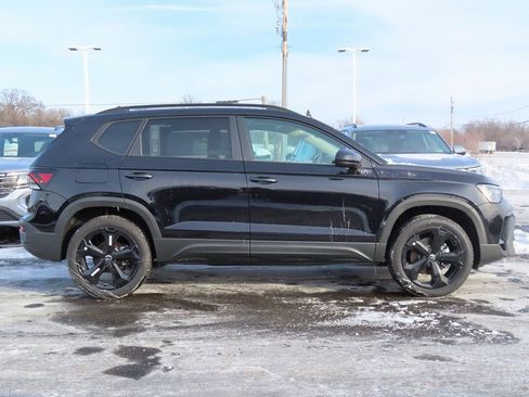 New 2026 Volkswagen Taos SE AWD/4WD image 2