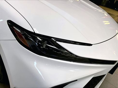 Used 2025 Toyota Camry SE image 32