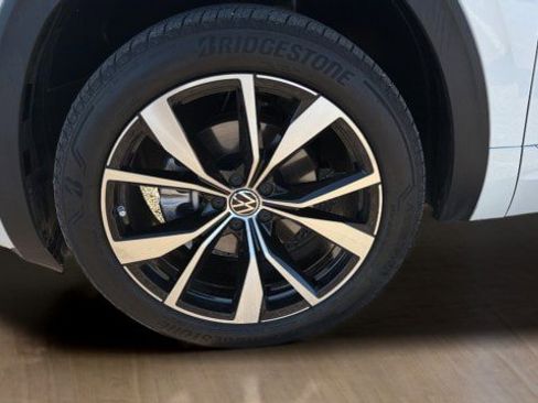 Used 2026 Volkswagen Atlas Cross Sport SEL Premium R-Line image 18